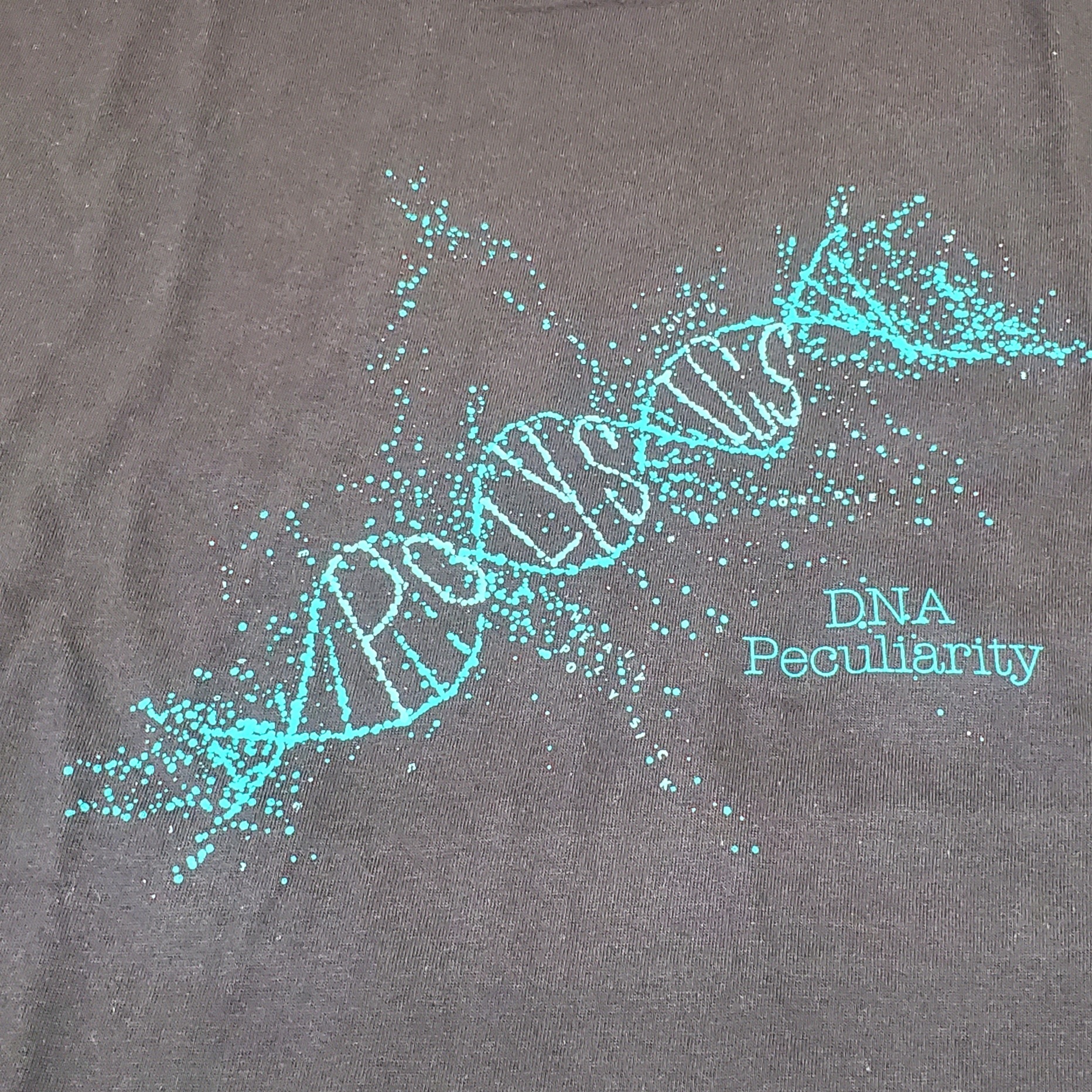 DNA Peculiarity Tシャツ（スミクロ）