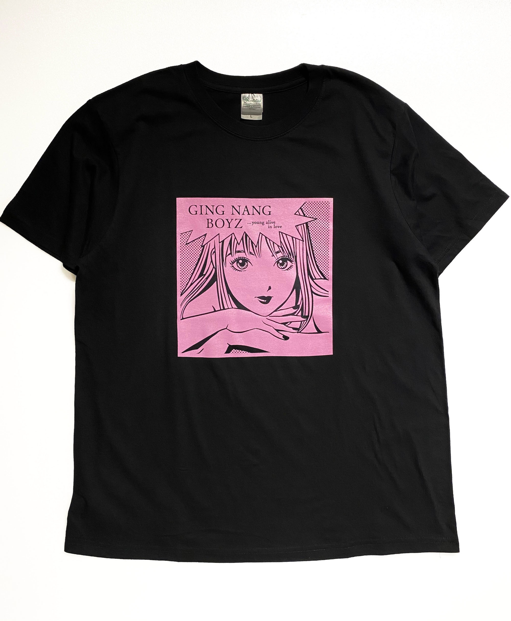「君と僕の第三次世界大戦的恋愛革命」復刻Tシャツ(ブラック×ピンク)