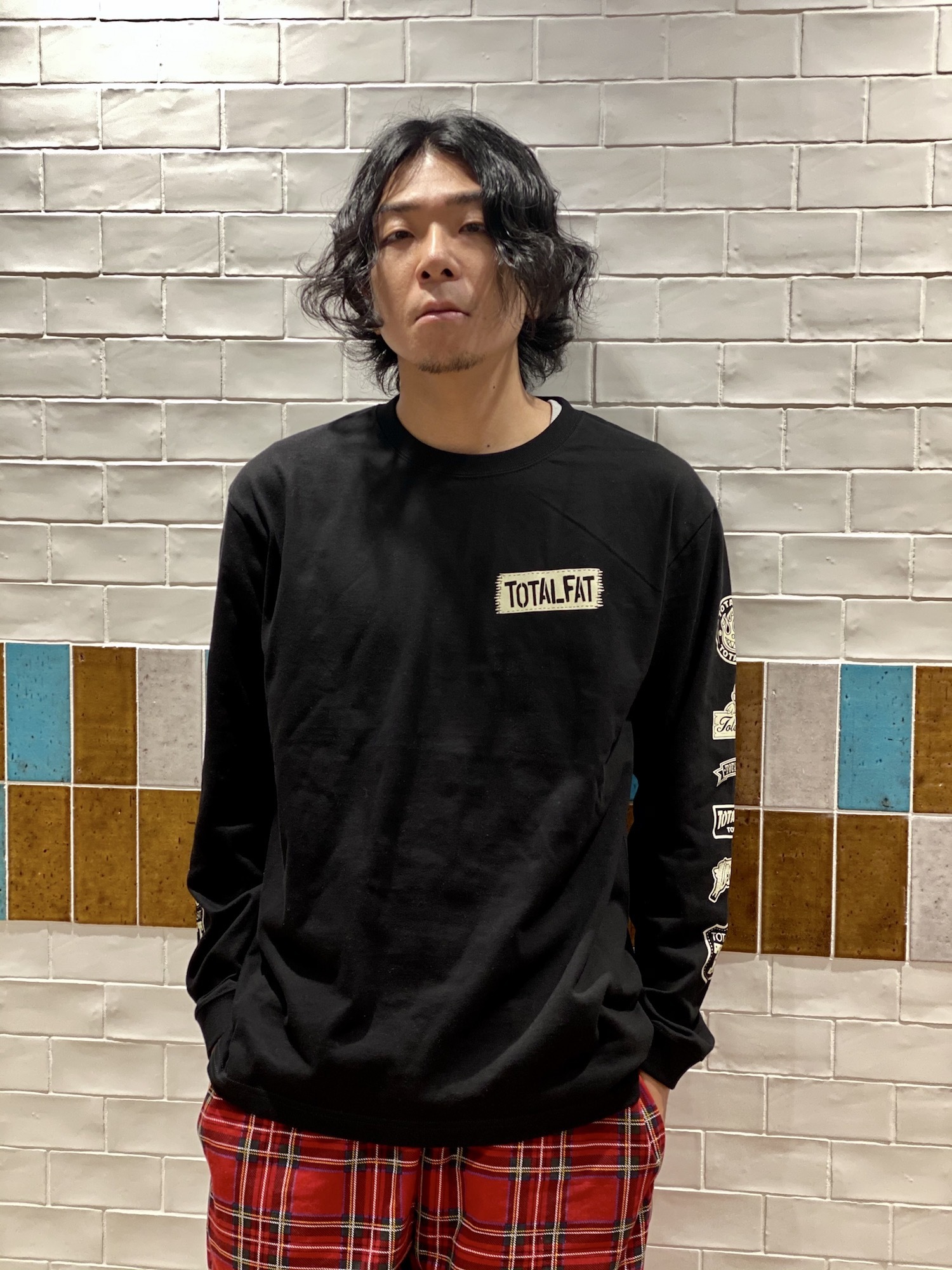 ロゴパッチ風ロンT(ブラック)
