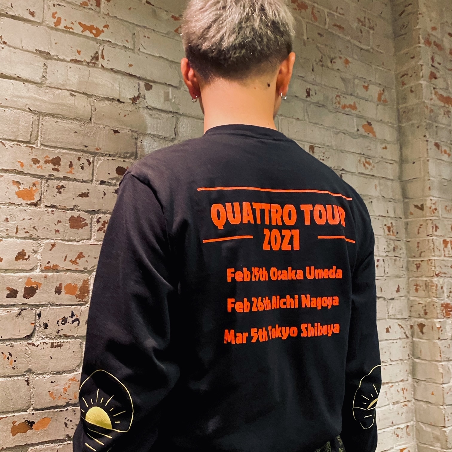 QUATTRO TOUR Long Sleeve Tee "reborn" (全2色)